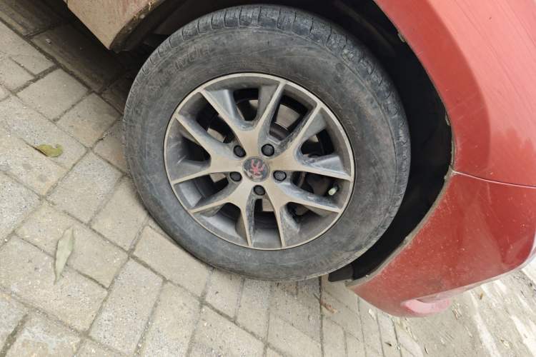 Used BYD Song 2017 Gaishi Upgrade Edition 1.5TI Manual Elite Model Right Front Wheel Hub
