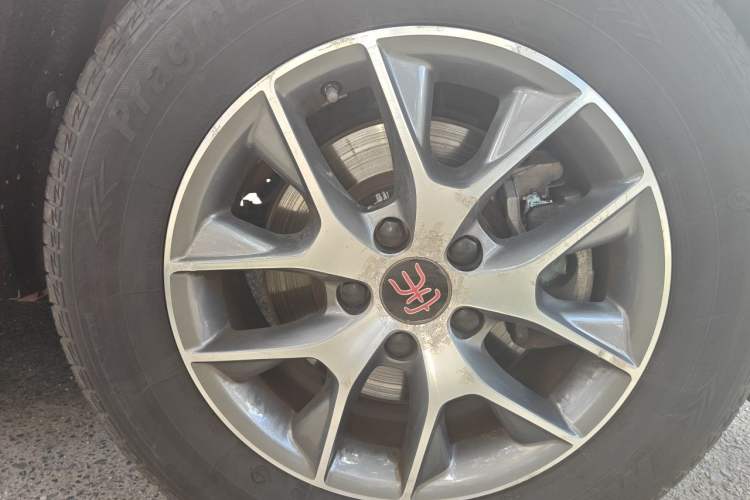 Used BYD Song 2017 Gaishi Upgrade Edition 1.5TI Manual Elite Model Right Front Wheel Hub