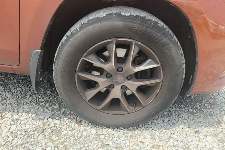 Used BYD Song 2017 Gaishe Upgrade Edition 1.5TID Automatic Elite Model Right Front Wheel Hub