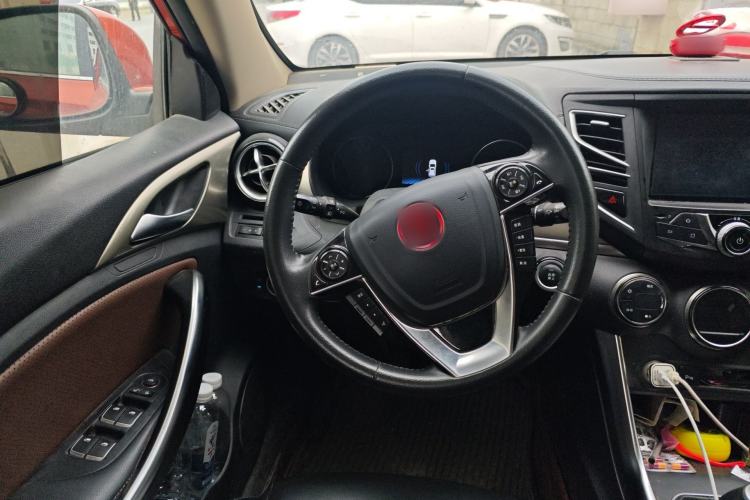 Used BYD Song 2017 Gaishi Upgrade Edition 1.5TI Manual Elite Model Steering Wheel