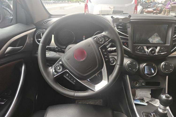 Used BYD Song 2017 Gaishi Upgrade Edition 1.5TI Manual Elite Model Steering Wheel