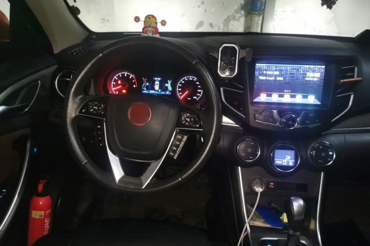Used BYD Song 2017 Gaishi Upgrade Edition 1.5TID Automatic Luxury Model Steering Wheel