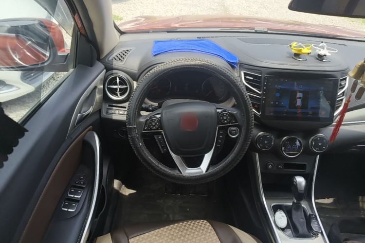 Used BYD Song 2017 Gaishe Upgrade Edition 1.5TID Automatic Elite Model Steering Wheel