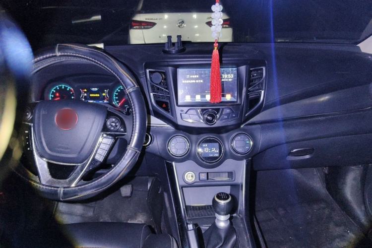 Used BYD Song 2018 1.5TI Manual Smart Connect Enjoyment Model Center Console