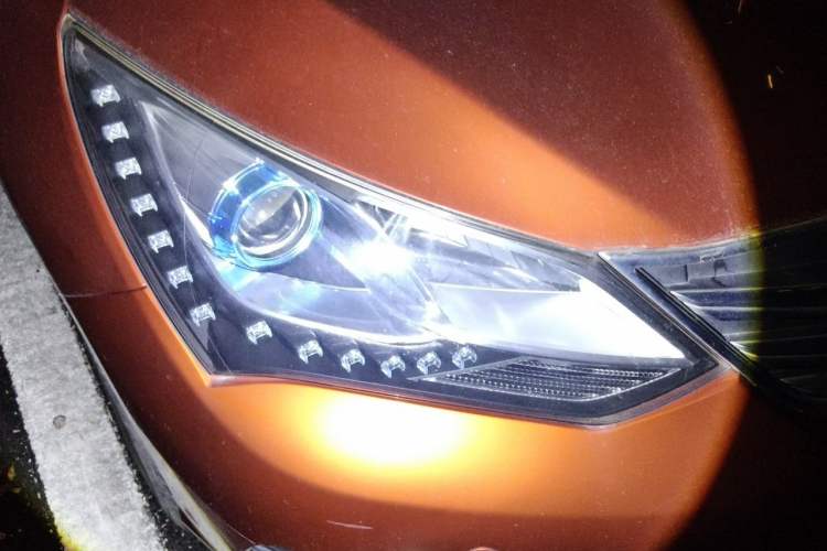 Used BYD Song 2018 1.5TI Manual Smart Connect Enjoyment Model Right Front Headlight