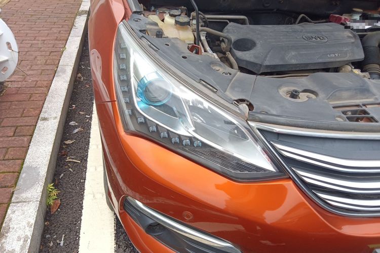 Used BYD Song 2018 1.5TI Manual Smart Connect Enjoyment Model Right Front Headlight