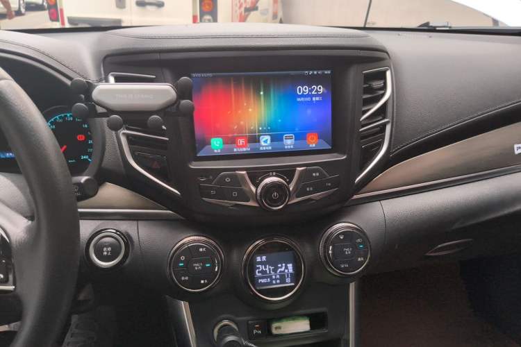 Used BYD Song 2018 1.5TI Manual Smart Connect Luxury Model Audio And AC Panel