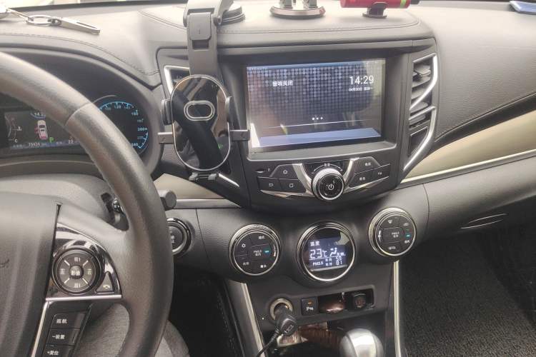 Used BYD Song 2018 1.5TID Automatic Smart Connect Prestige Model Audio And AC Panel