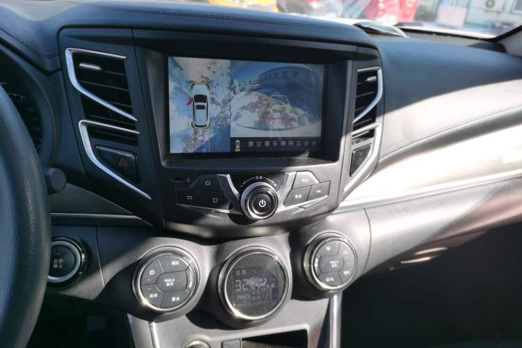 Used BYD Song 2018 1.5TID Automatic Smart Connect Prestige Model Audio And AC Panel