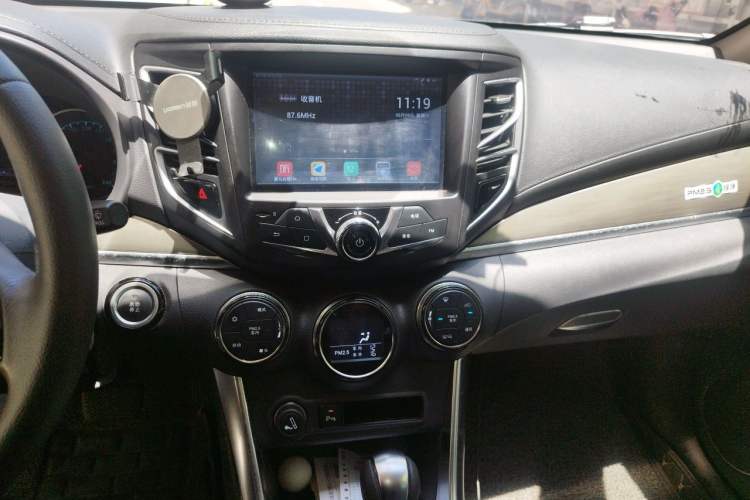 Used BYD Song 2018 1.5TID Automatic Smart Connect Prestige Model Audio And AC Panel