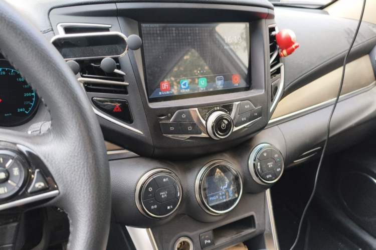 Used BYD Song 2018 1.5TID Automatic Smart Connect Prestige Model Audio And AC Panel