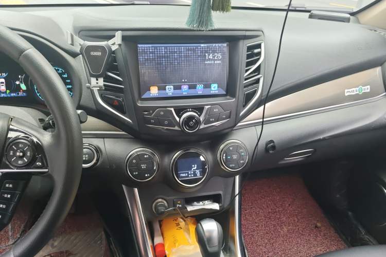 Used BYD Song 2018 1.5TID Automatic Smart Connect Prestige Model Audio And AC Panel