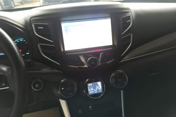 Used BYD Song 2018 1.5TID Automatic Smart Connect Prestige Model Audio And AC Panel