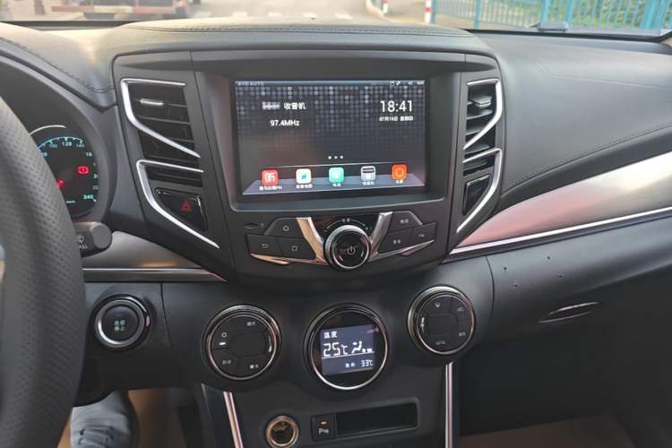 Used BYD Song 2018 1.5TI Manual Smart Connect Enjoyment Model Audio And AC Panel