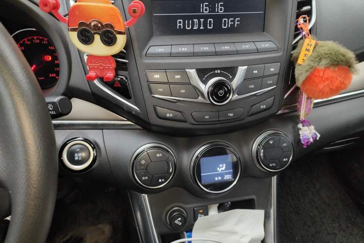Used BYD Song 2018 1.5TI Manual Entry-Level Model Audio And AC Panel