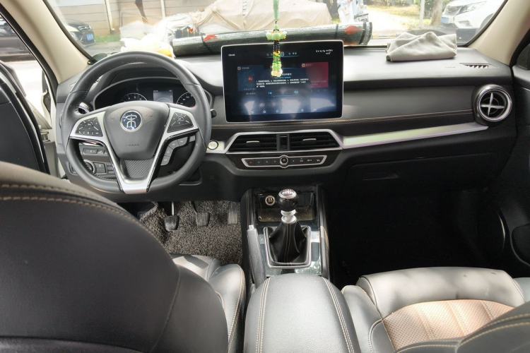 Used BYD Song 2018 1.5TI Manual Entry-Level Model Center Console
