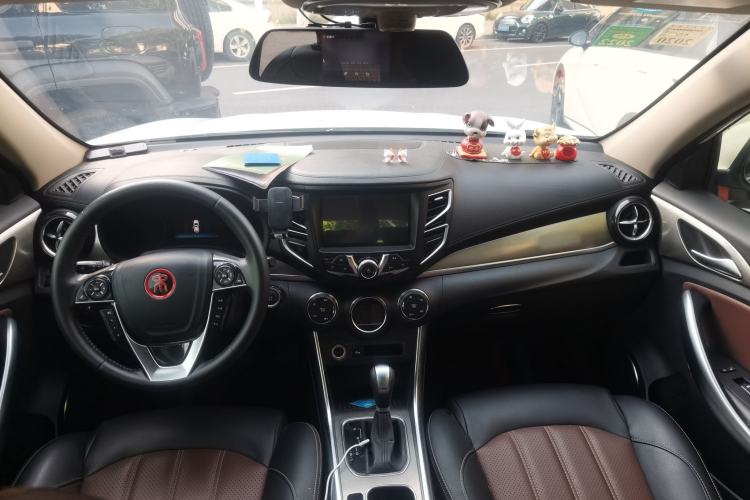 Used BYD Song 2018 1.5TID Automatic Smart Connect Prestige Model Center Console
