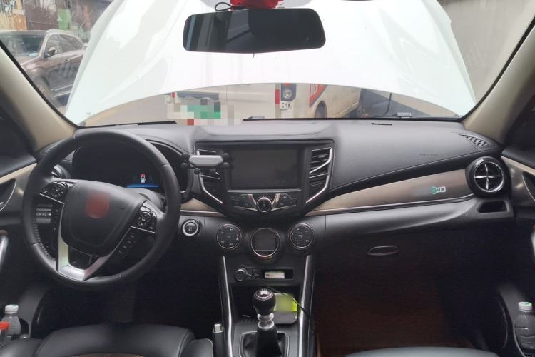 Used BYD Song 2018 1.5TI Manual Smart Connect Luxury Model Center Console