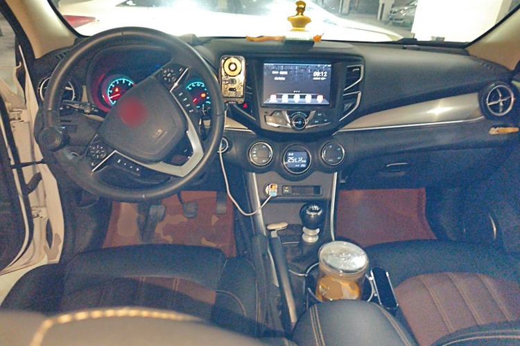 Used BYD Song 2018 1.5TI Manual Smart Connect Enjoyment Model Center Console