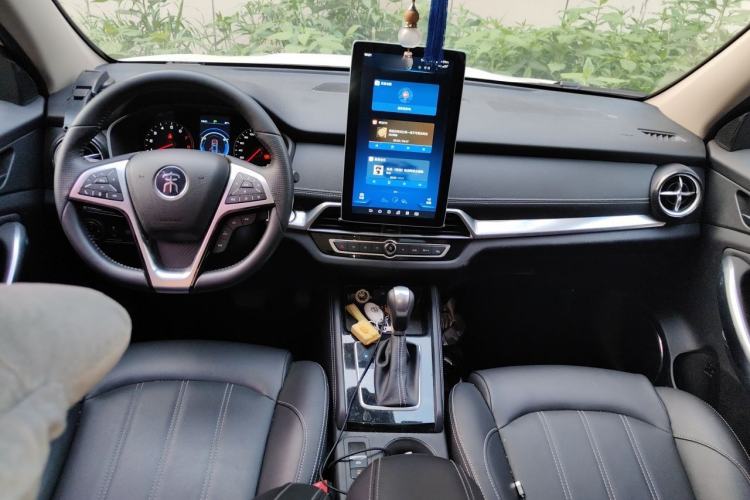 Used BYD Song 2018 1.5TID Automatic Smart Connect Prestige Model Center Console