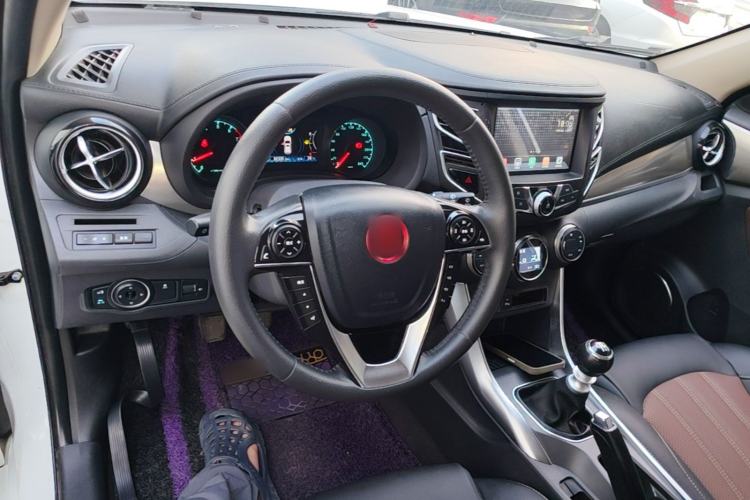 Used BYD Song 2018 1.5TI Manual Smart Connect Enjoyment Model Center Console