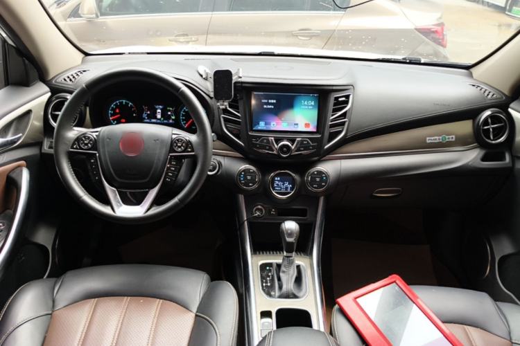 Used BYD Song 2018 1.5TID Automatic Smart Connect Prestige Model Center Console