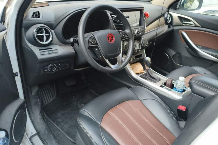 Used BYD Song 2018 1.5TID Automatic Smart Connect Prestige Model Center Console