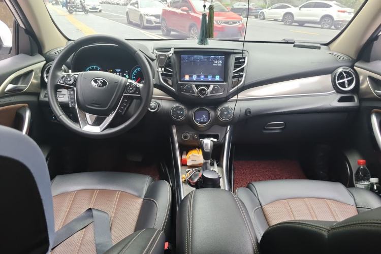 Used BYD Song 2018 1.5TID Automatic Smart Connect Prestige Model Center Console