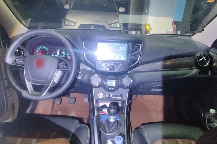 Used BYD Song 2018 1.5TI Manual Smart Connect Enjoyment Model Center Console