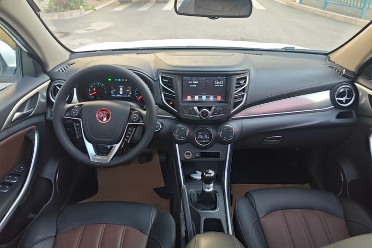 Used BYD Song 2018 1.5TI Manual Smart Connect Enjoyment Model Center Console