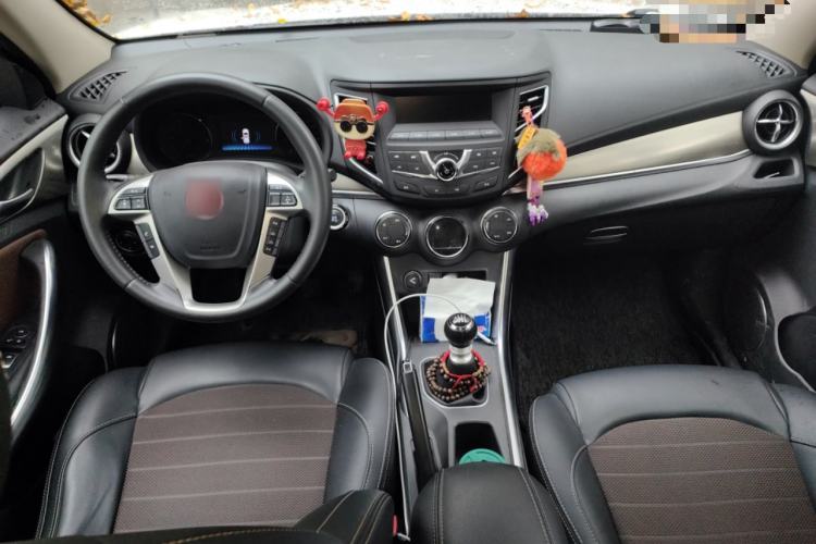 Used BYD Song 2018 1.5TI Manual Entry-Level Model Center Console