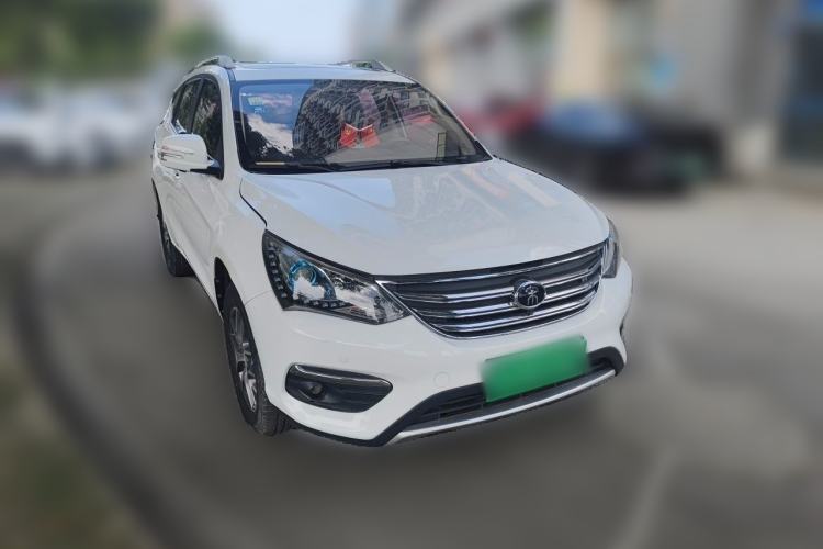 Used BYD Song 2018 1.5TI Manual Smart Connect Enjoyment Model Front Right 45 Deg