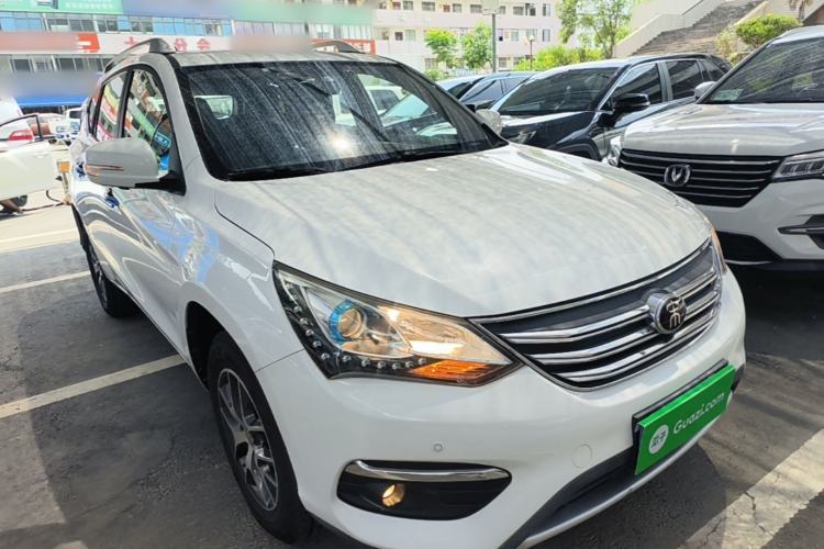 Used BYD Song 2018 1.5TI Manual Smart Connect Enjoyment Model Front Right 45 Deg