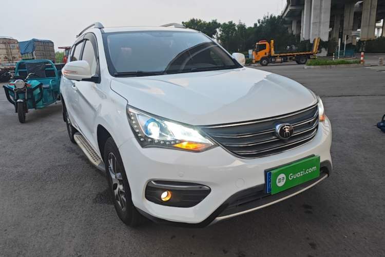 Used BYD Song 2018 1.5TI Manual Smart Connect Enjoyment Model Front Right 45 Deg