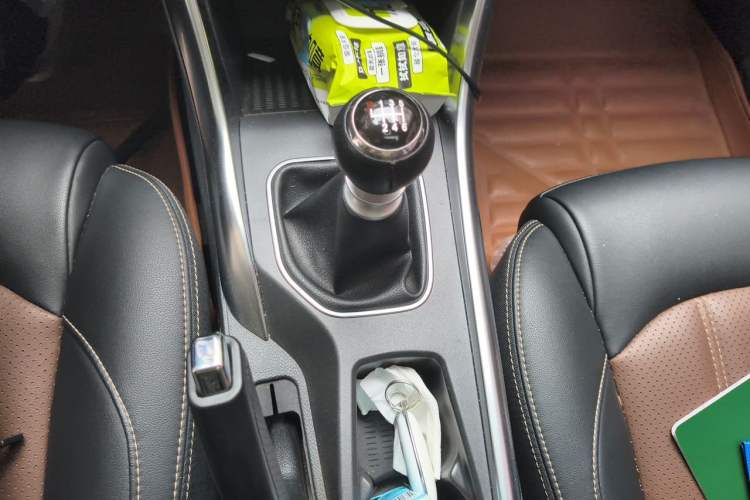 Used BYD Song 2018 1.5TI Manual Smart Connect Luxury Model Gear Lever