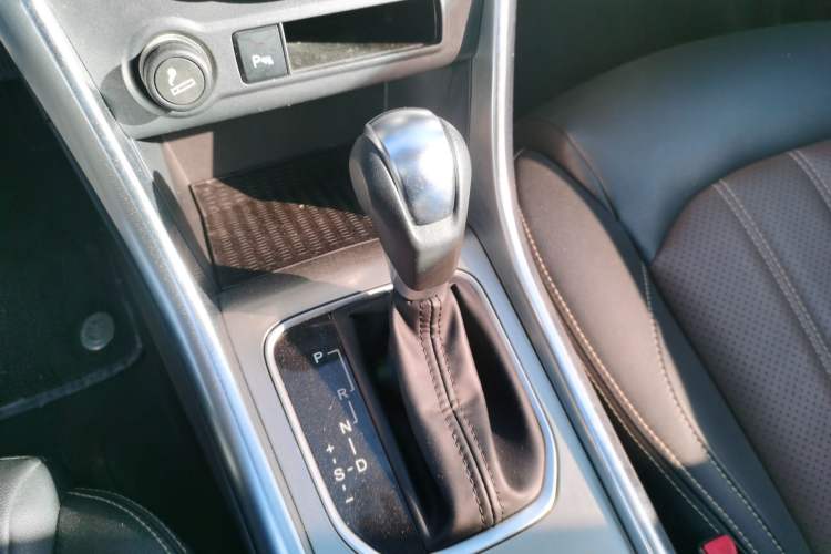 Used BYD Song 2018 1.5TID Automatic Smart Connect Prestige Model Gear Lever