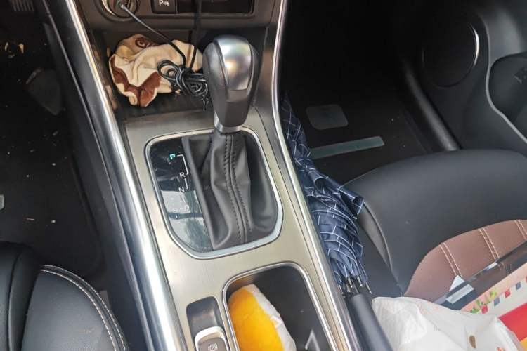 Used BYD Song 2018 1.5TID Automatic Smart Connect Luxury Model Gear Lever
