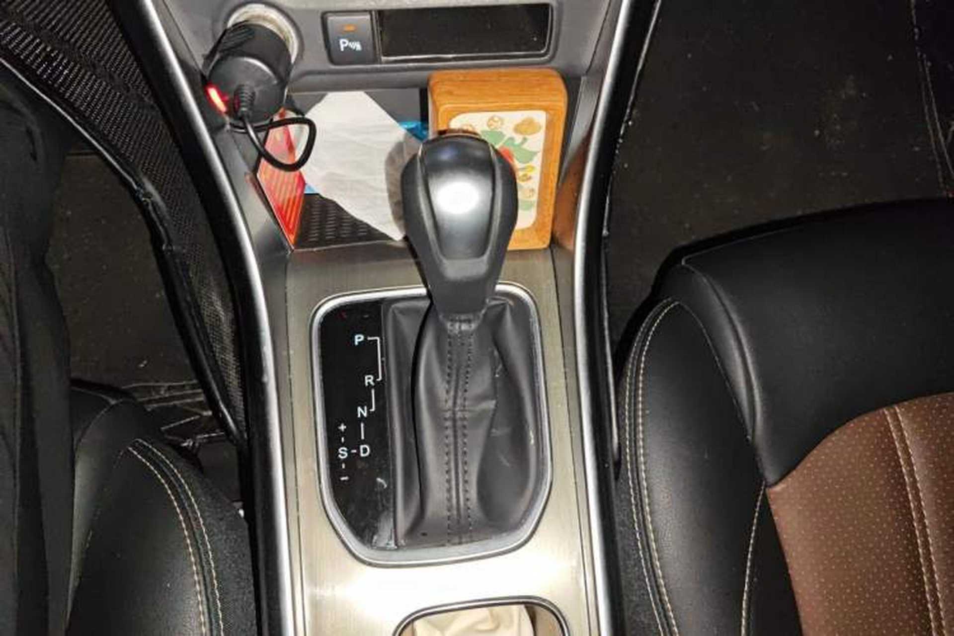 Used BYD Song 2018 1.5TID Automatic Smart Connect Prestige Model Gear Lever