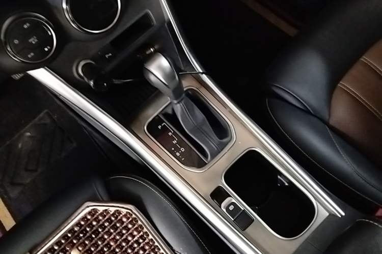 Used BYD Song 2018 1.5TID Automatic Smart Connect Prestige Model Gear Lever