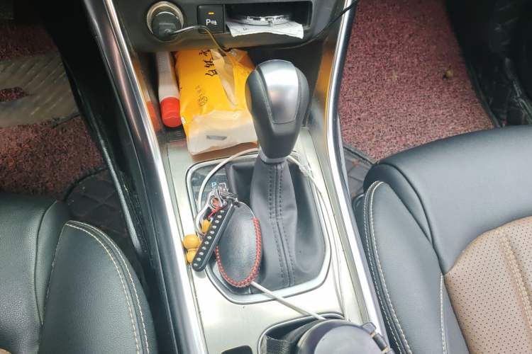 Used BYD Song 2018 1.5TID Automatic Smart Connect Prestige Model Gear Lever