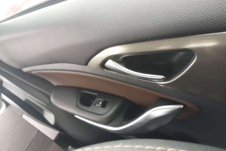 Used BYD Song 2018 1.5TID Automatic Smart Connect Prestige Model Interior 8