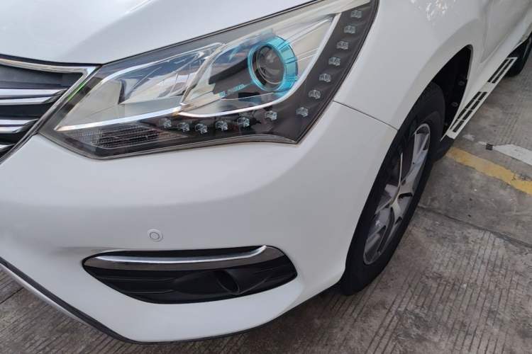 Used BYD Song 2018 1.5TI Manual Smart Connect Enjoyment Model Left Front Headlight