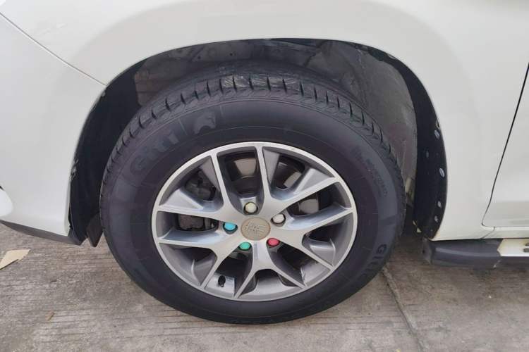 Used BYD Song 2018 1.5TI Manual Smart Connect Enjoyment Model Left Front Wheel Hub