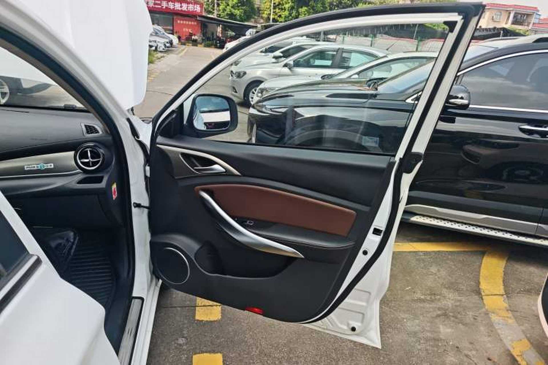 Used BYD Song 2018 1.5TID Automatic Smart Connect Prestige Model Right Front Door Interior