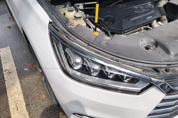 Used BYD Song 2018 1.5TI Manual Entry-Level Model Right Front Headlight