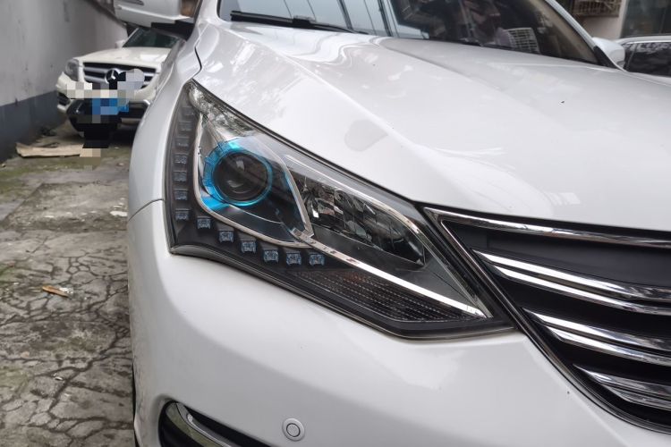 Used BYD Song 2018 1.5TI Manual Smart Connect Luxury Model Right Front Headlight
