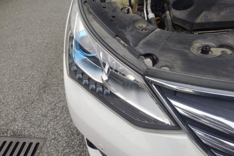 Used BYD Song 2018 1.5TID Automatic Smart Connect Prestige Model Right Front Headlight