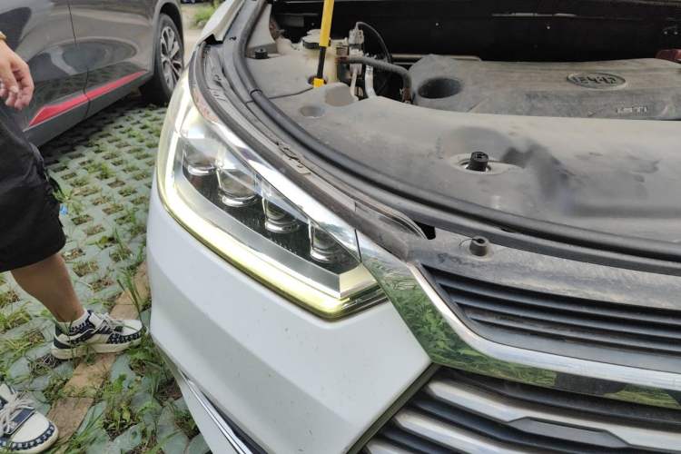 Used BYD Song 2018 1.5TID Automatic Smart Connect Prestige Model Right Front Headlight