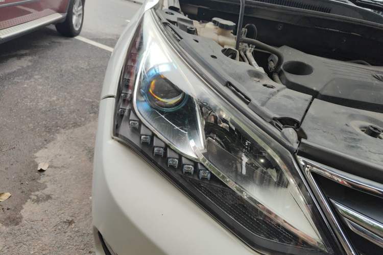 Used BYD Song 2018 1.5TID Automatic Smart Connect Prestige Model Right Front Headlight