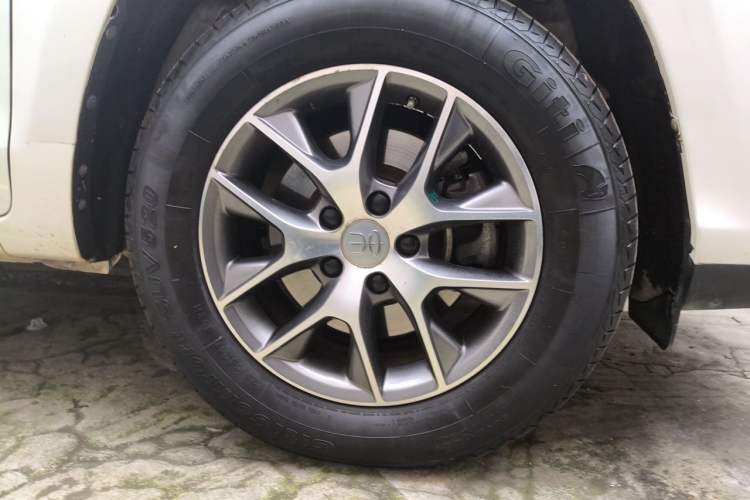 Used BYD Song 2018 1.5TI Manual Smart Connect Luxury Model Right Front Wheel Hub